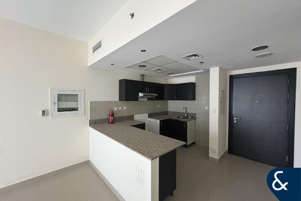 High floor | Vacant | Spacious layout